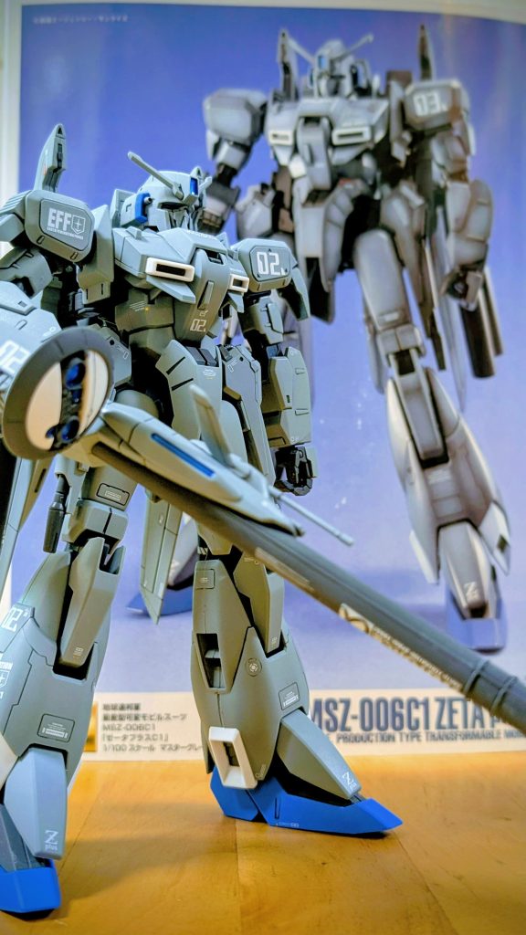 ビームライフルが長くてカッコいいですよね‼️グレーってのもまた、メカっぽくていいと思います‼️皆さんはどうでしょう?途中でやる気なくなってしまったガンプラとかありますか?そりゃやっぱりできるだけ、思う処完璧に作りたいなって思いますけど、完成をさせるってことがプラモデラーとして、大切なのかなぁと思います😄さぁ、次はなにを作ろうかなぁ。次の完成は、年明けかもしれません笑