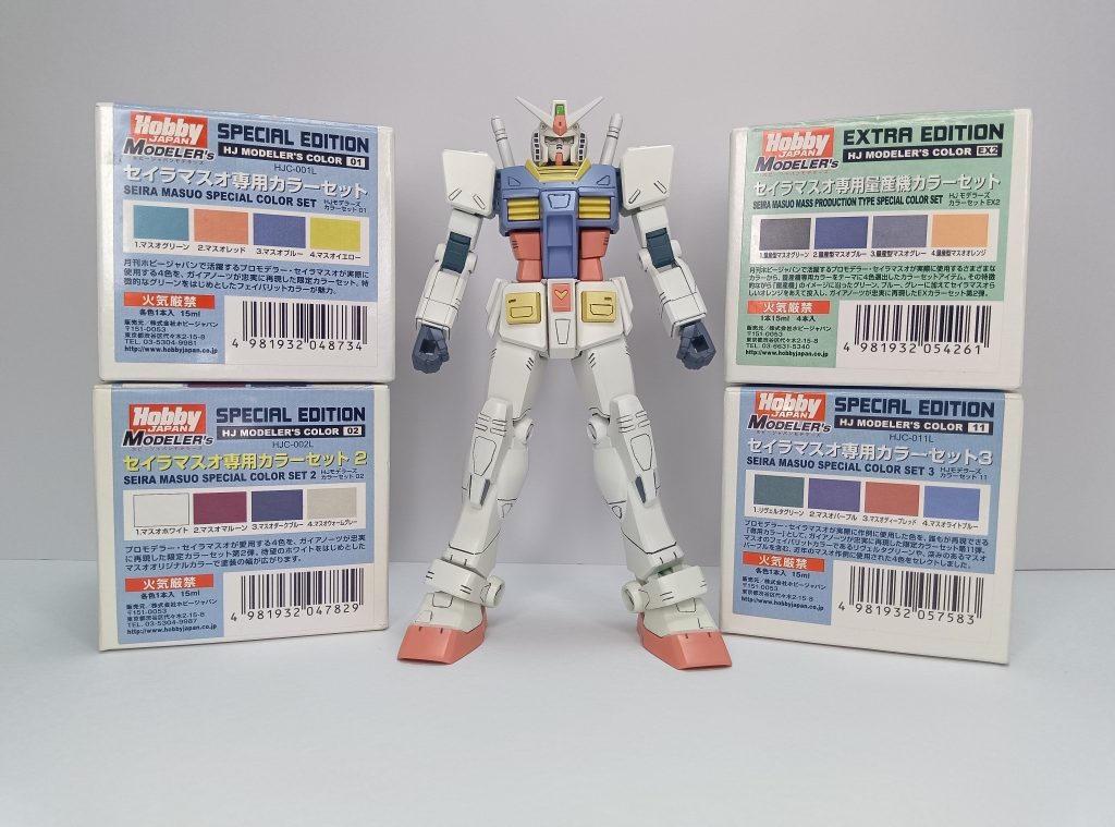 でも塗装完了して組み立ててみると、ホビージャパンの作例と同じ色味。使ったのは、1のレッド、ブルー、イエロー2のホワイト量産機カラーの量産型グレーメインカメラとデュアルアイ、後部カメラのグリーンは水性ホビーカラーを調色しました。