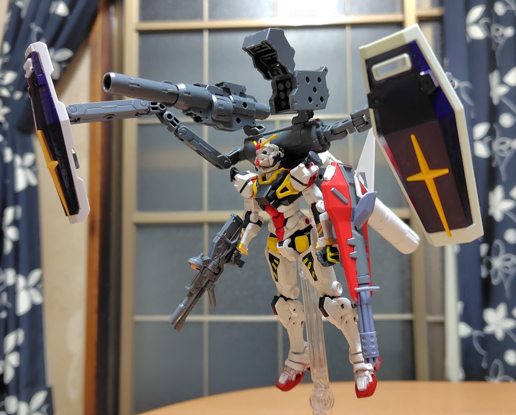 GQuuuuuuxガンダムに装備させてフルアーマーガンダムにする事も可能である。