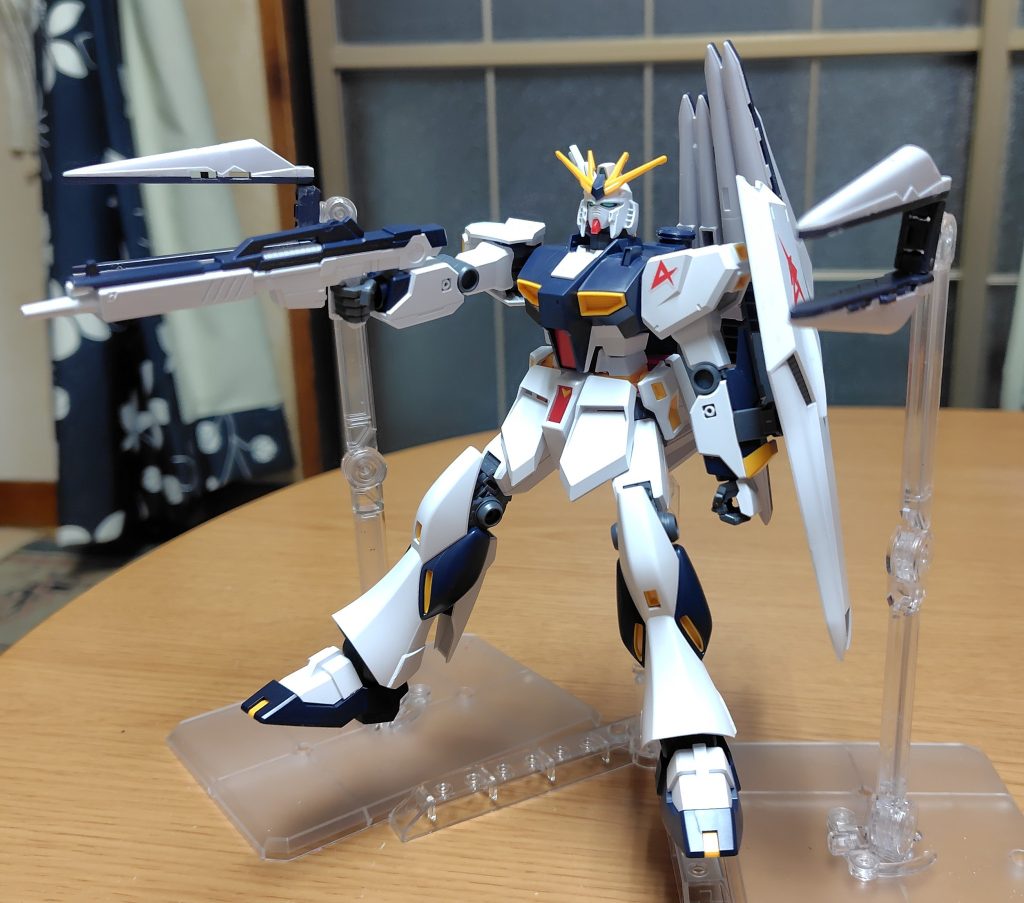 フィンファンネル展開。ライフルに隠れしまってる。