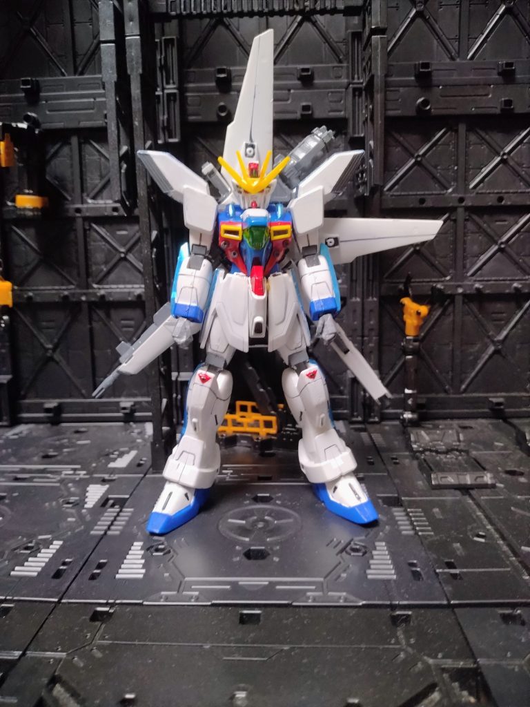 このシリーズの後に出たガンダムWエンドレスワルツ版のハンドパーツを使ってます😆