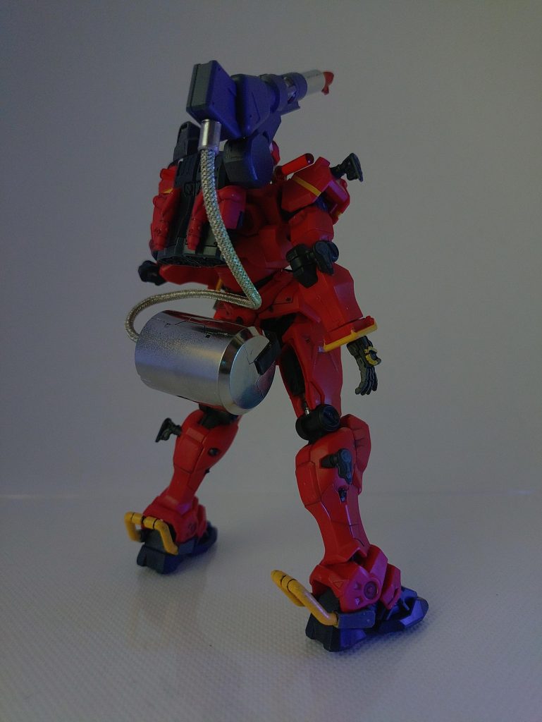 機体各部のマウントラッチは残っている為様々なオプションの装着が可能。