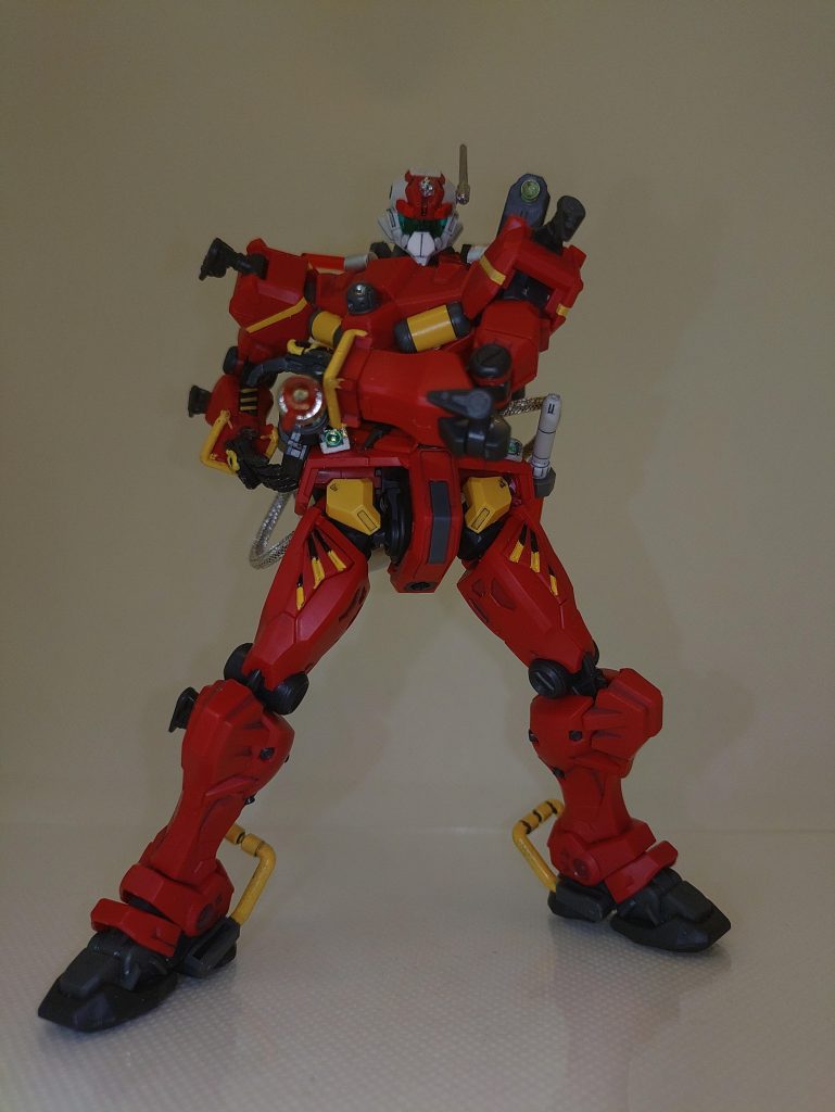 放水筒マウントは高さがある為低い位置の火災時には抱えて放水！