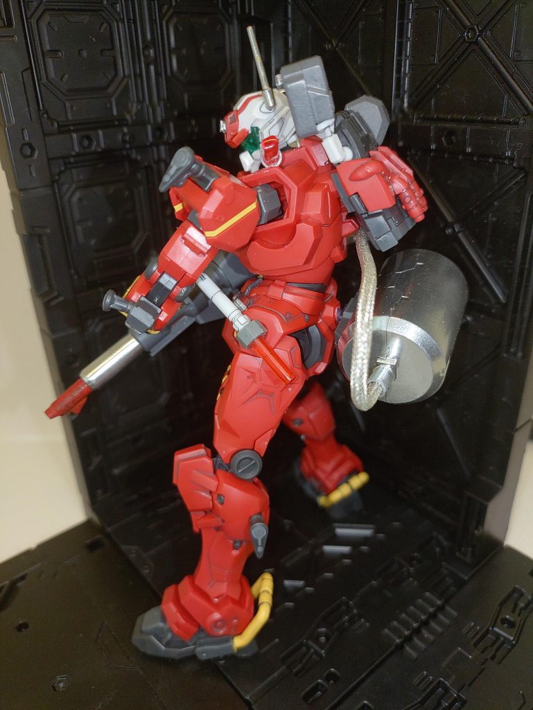 基本全塗装派なのですが今回は部分塗装で仕上げました。一番の難点はガンダムマーカーメッキシルバーの塗膜の弱さwww乾燥に時間を取られますね💦