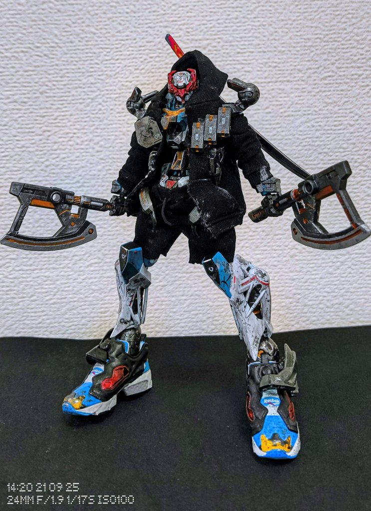 元の色合いを活かしつつ、背景画像と合成した際に浮かないようにウェザリングを施しています