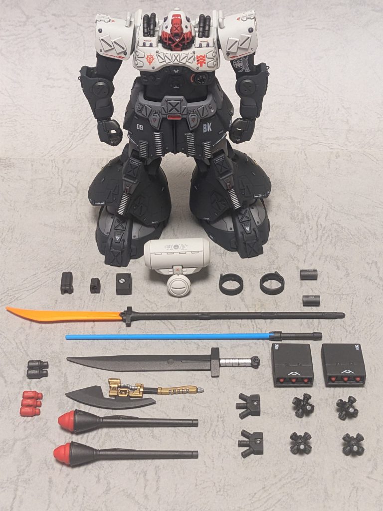 この機体追加武装は全て取り外すことが出来ます。プロペラントタンクは背部にある元々の3ミリ穴を使い(ヒートサーベルをマウントする為)、その他は全て磁石を仕込みました。