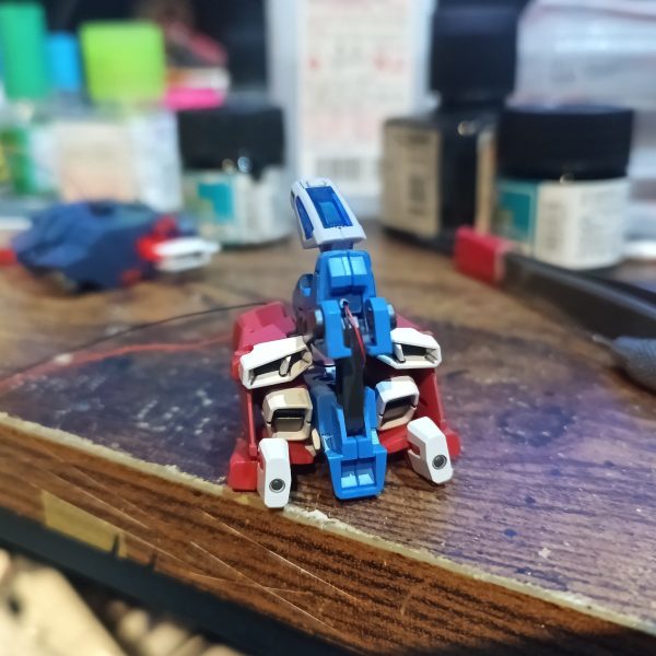 コアブロックむき出しのナラティブなんでコックピットにも入れてみました😁👍頭部はツインアイのみがクリアパーツなんで塗装要らずで助かります👍😅💦（3枚目）