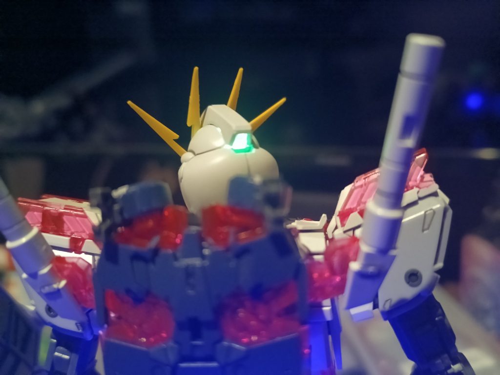 リアカメラもバッチリ光ってます👍