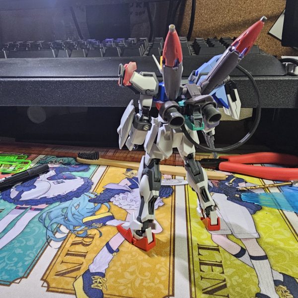 余り物のパーツでなにか出来ないかなと試行錯誤してみましたあとはカラーリングと細かいモールド追加ですねーライフルが3種類余っててどれにしようか迷い中 （4枚目）