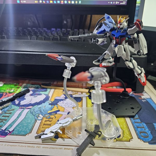 余り物のパーツでなにか出来ないかなと試行錯誤してみましたあとはカラーリングと細かいモールド追加ですねーライフルが3種類余っててどれにしようか迷い中 （6枚目）