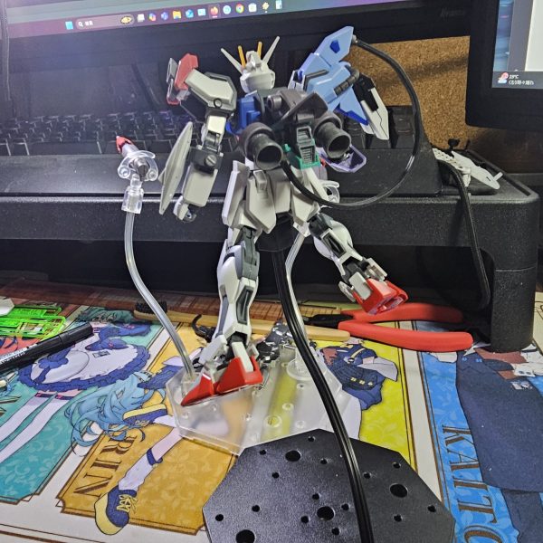 余り物のパーツでなにか出来ないかなと試行錯誤してみましたあとはカラーリングと細かいモールド追加ですねーライフルが3種類余っててどれにしようか迷い中 （7枚目）
