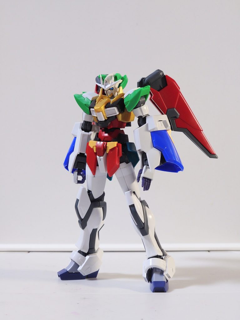 塗装前AGE-FXのパーツとバランスを取るために各所延長、短縮でバランスを取っています。ネコ耳が思ったより目立たなくなってしまったのでアンテナは2本でも良かったかなと考えたり。