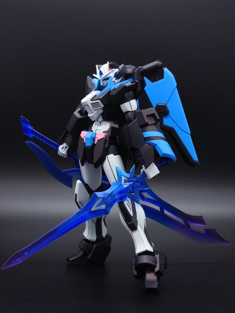 武装は剣、大剣の2振りを氷で作り出して戦うイメージです。