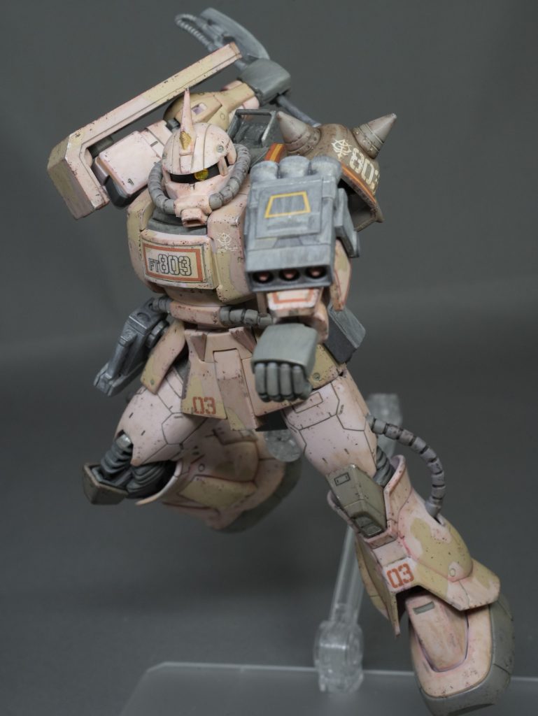 つくづく迷彩の色選びは難しいと痛感!グフ・カスタムの時も失敗したしなぁ〜。さらに制作が止まってる間、バックパックの部品が一つ行方不明に・・・色々と不憫な子です(泣)