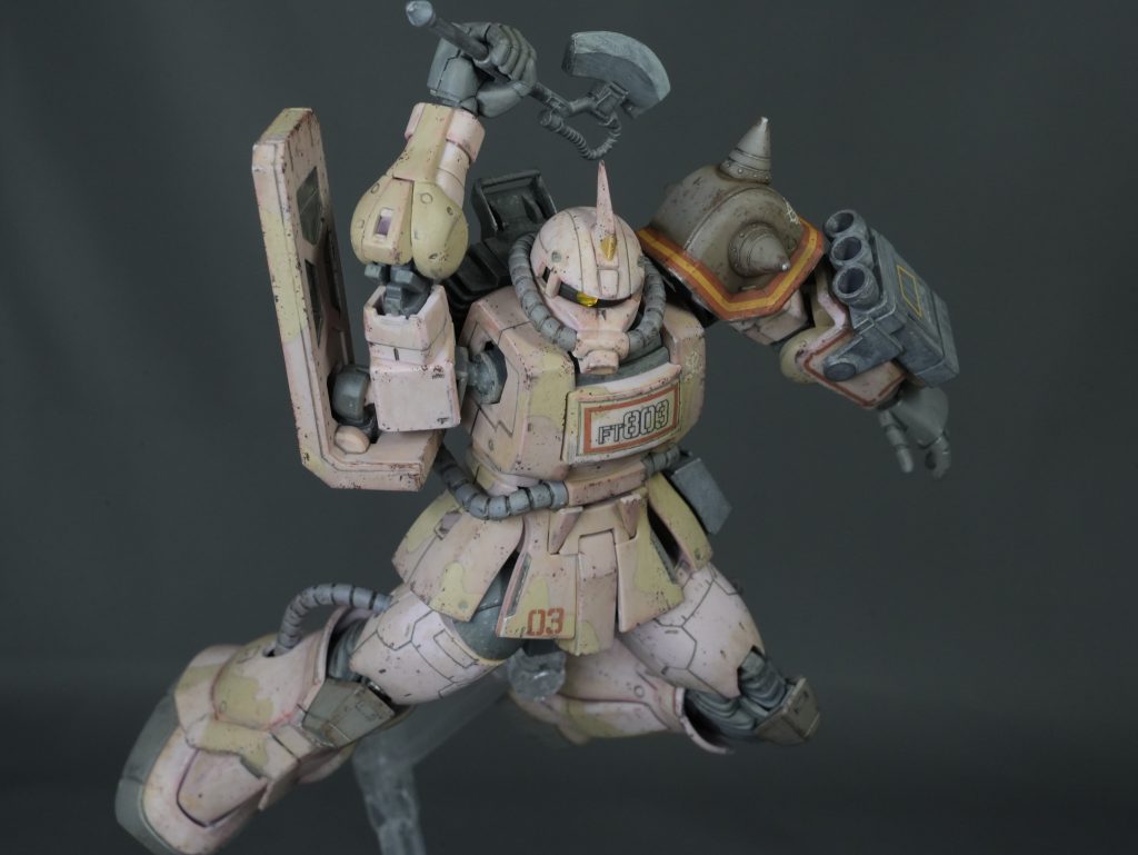 と思って調べてみたものの、「ピンクパンサー隊」については謎のまま。ただし「ランドローバー ピンクパンサー」なる大戦時に実在したピンク色の車両があったそうで、それがモチーフっぽい。どうやら砂漠地帯では夕焼け・朝焼け時にこのピンクが素晴らしい迷彩効果を生み出すそうな。要するに時間帯限定のバフってヤツ?(兵器としては使いづら過ぎて微妙じゃね)