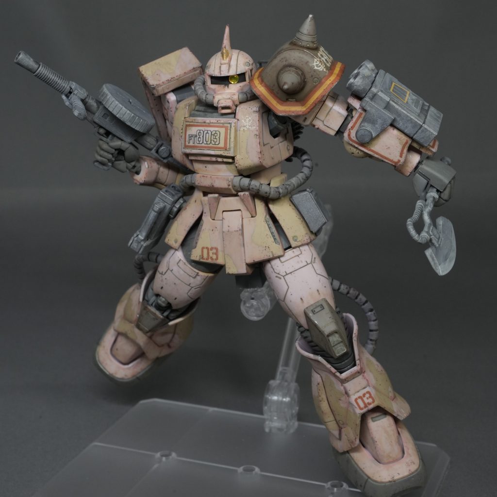 ここまで読んで「迷彩?コイツは何の話をしてるんだ?」となった人も多いでしょう。ええ・・・見ての通り選んだ色が近過ぎてあまり迷彩感が出てないという結果(泣)筆塗り迷彩自体は難しいこともなく、ウェザリングするまではもっと迷彩感あったんですがね・・・(とはいえウェザリングしないと筆塗り痕が目立つし)