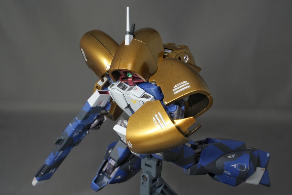 とはいえそのまま変形させると塗装があちこち剥げそうなので、バラしてから変形させてますけどね(汗)そして撮影も済んだので、もう変形させることはないでしょう。