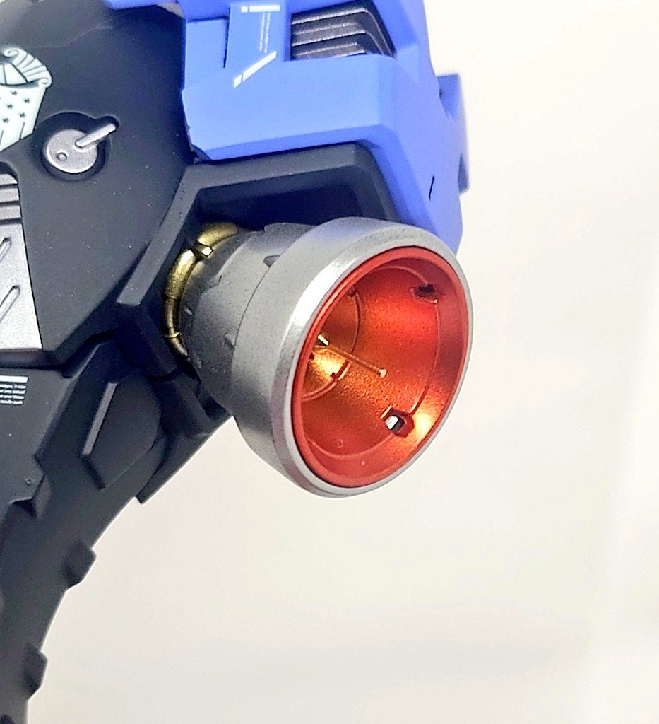 膝部分のバーニアにもソケットピンを。