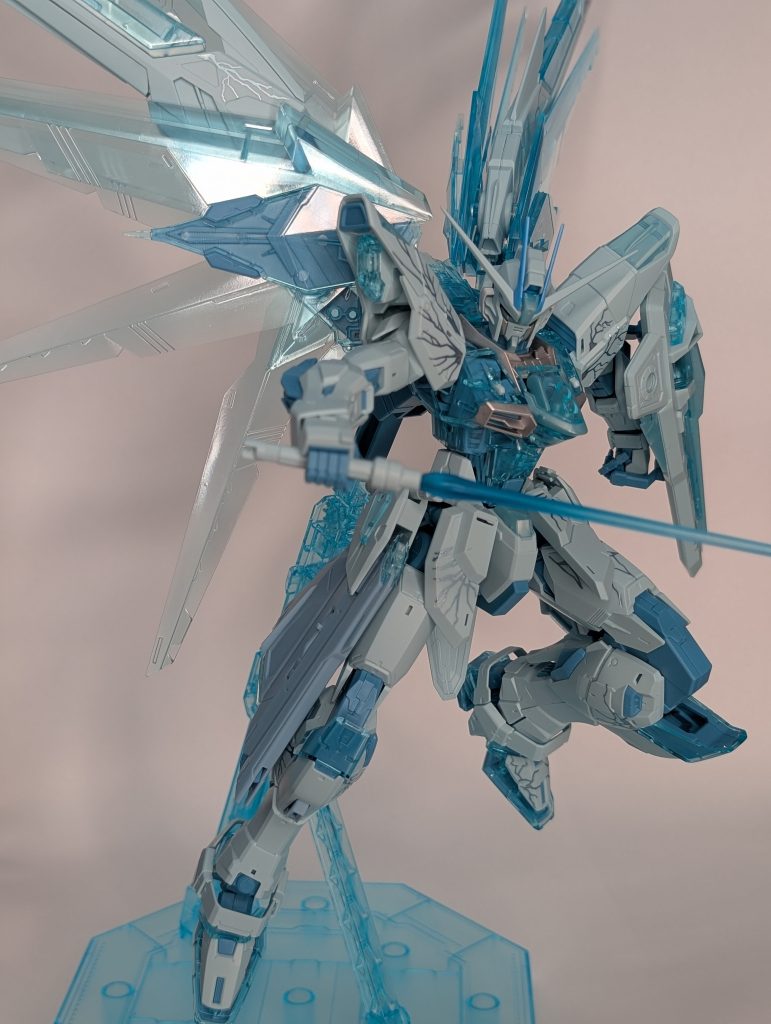 通常版のパケ画ぽくポージング