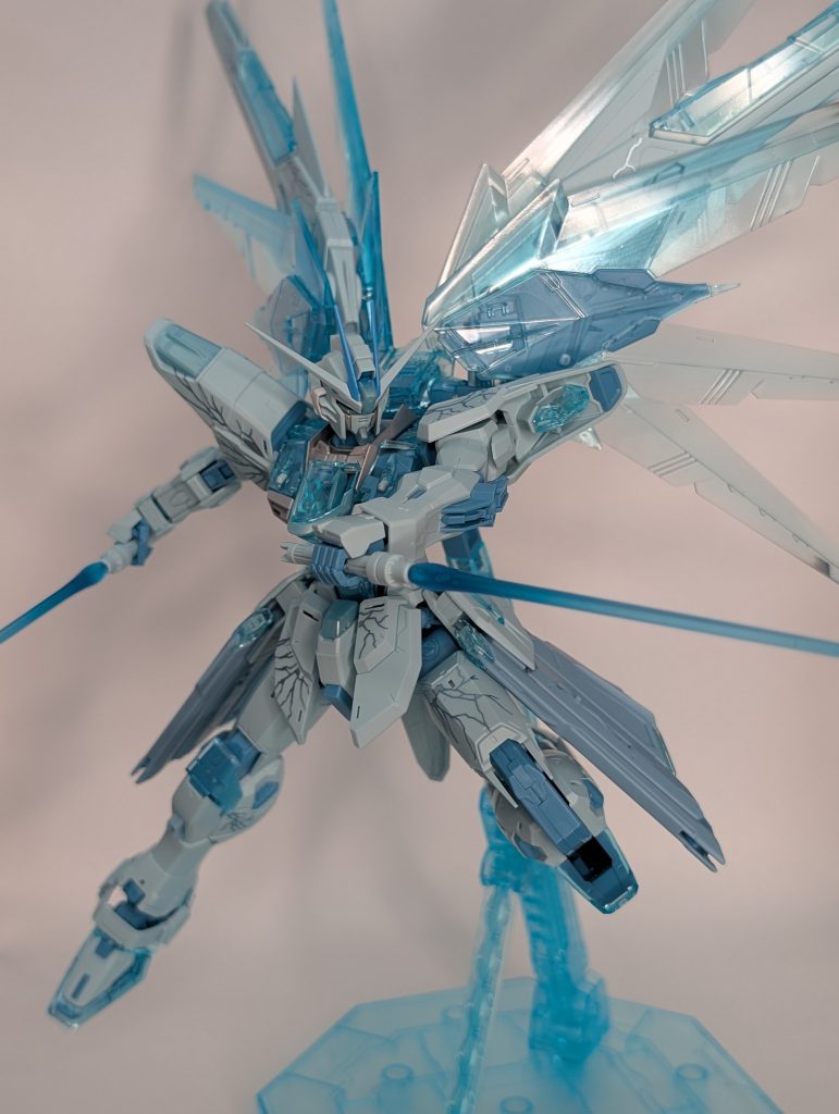 クリアーになることで背負い物の重さが一気に無くなった感じ。軽く鋭く見えます。