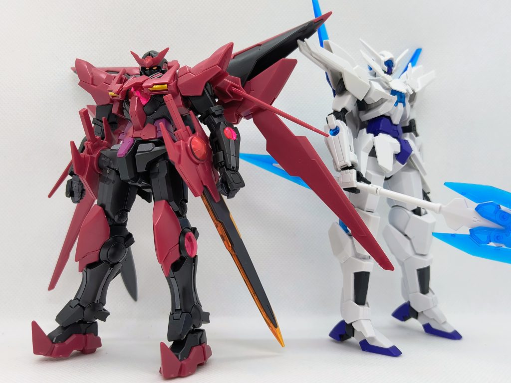 前作ラスボスと同じソレスタルビーイング系でも対になる色でなかなか様になりますね