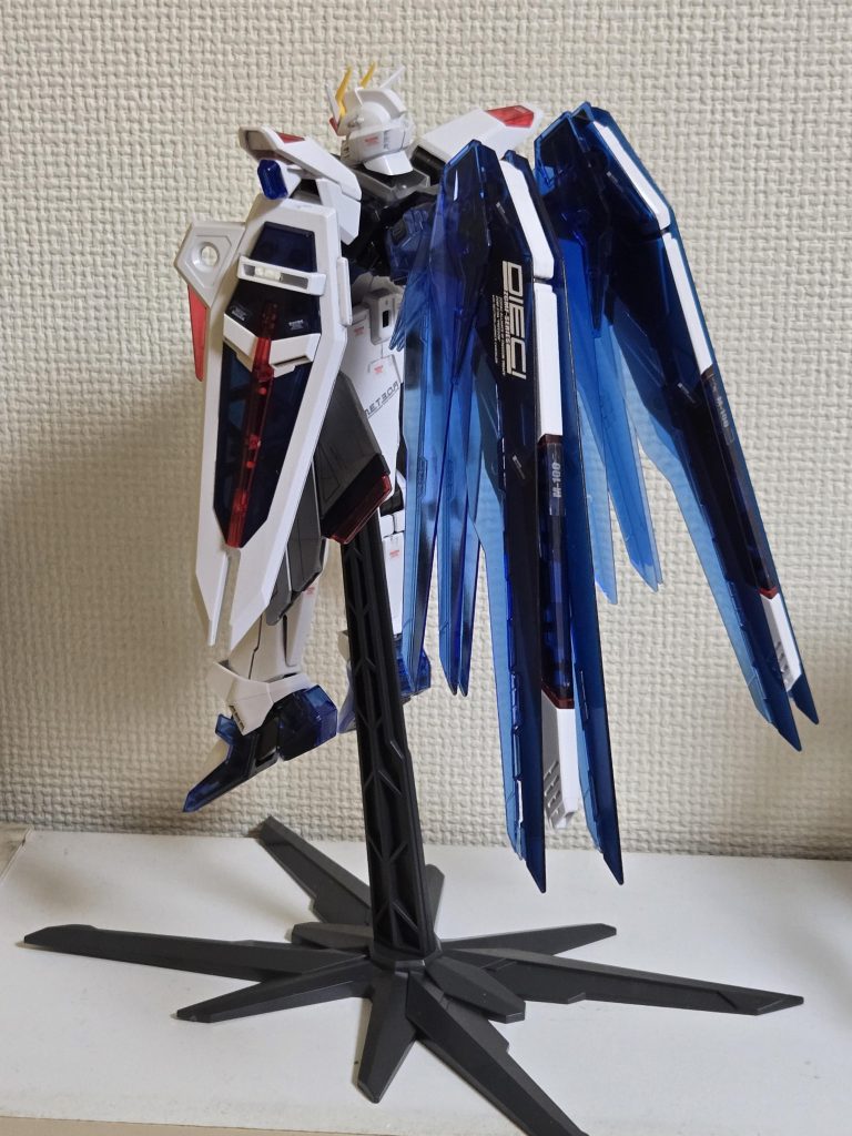 2色のブルスタンドーはじめクリア部分が、いい感じ