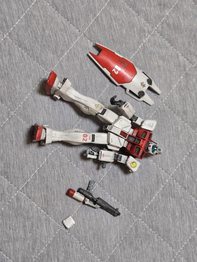 手持ちデカールテキトーに貼ってます。