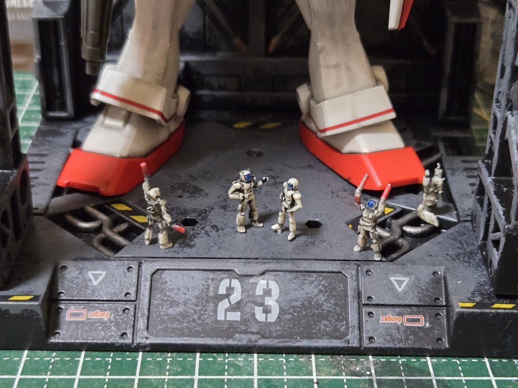 足元にはwaveのモビルスタッフ