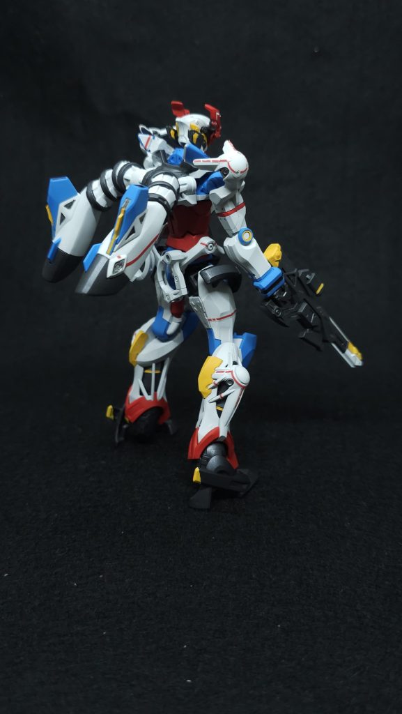 久しぶりのガンプラでしたが、各部の合わせ目消しから塗り分けまで、可能な限りは頑張ったので満足のいく出来にはなったかな…？ここまでご覧頂きありがとうございました！