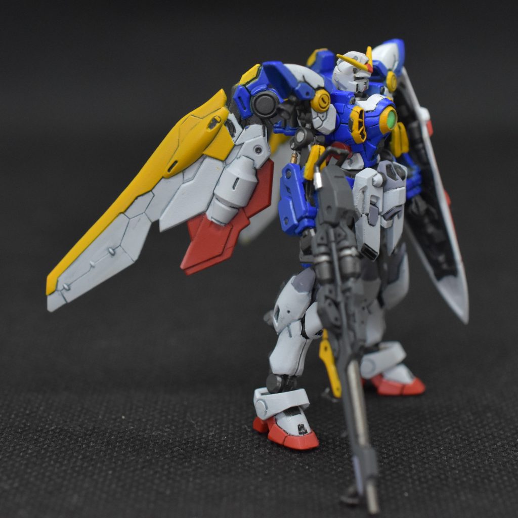 設定よりも造形が加えられているので、塗り分けはセンスが問われるところなので、非常に悩みながら色を決めました。