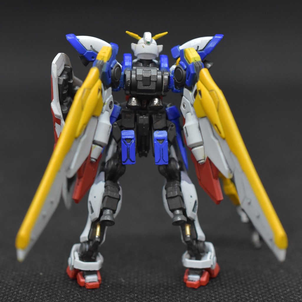 背面の腰パーツはもう少し青色加えても良かったなぁと思うところです。ふくらはぎのパーツも妥協しましたが、もう少し塗り分けても良かったなと。