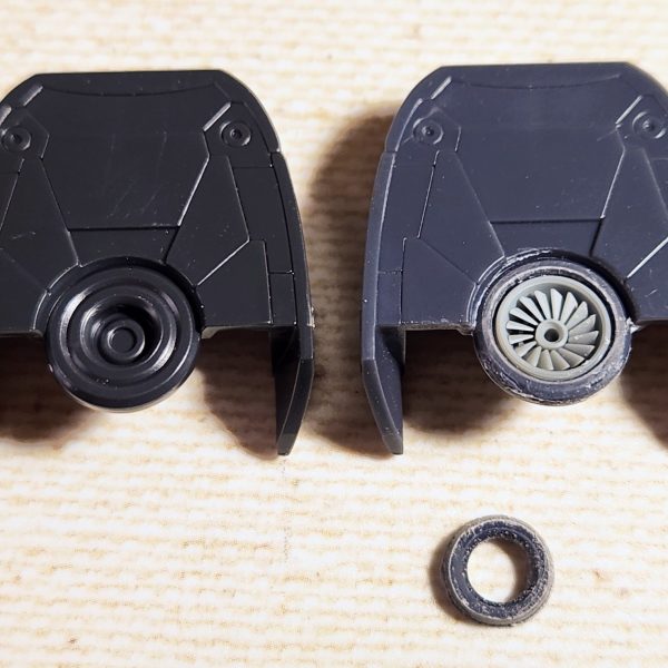 ザクIIの足裏をザクマリナー用にする為に、外枠残して切り抜き、その後３Dプリンター製のパーツを入れて、水中用ハイドロっぽくしてみました。お手軽で凄く良いです！（3枚目）