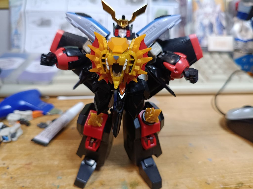 そして旧ガオガイガーに換装 胸のライオンはジェネシックから