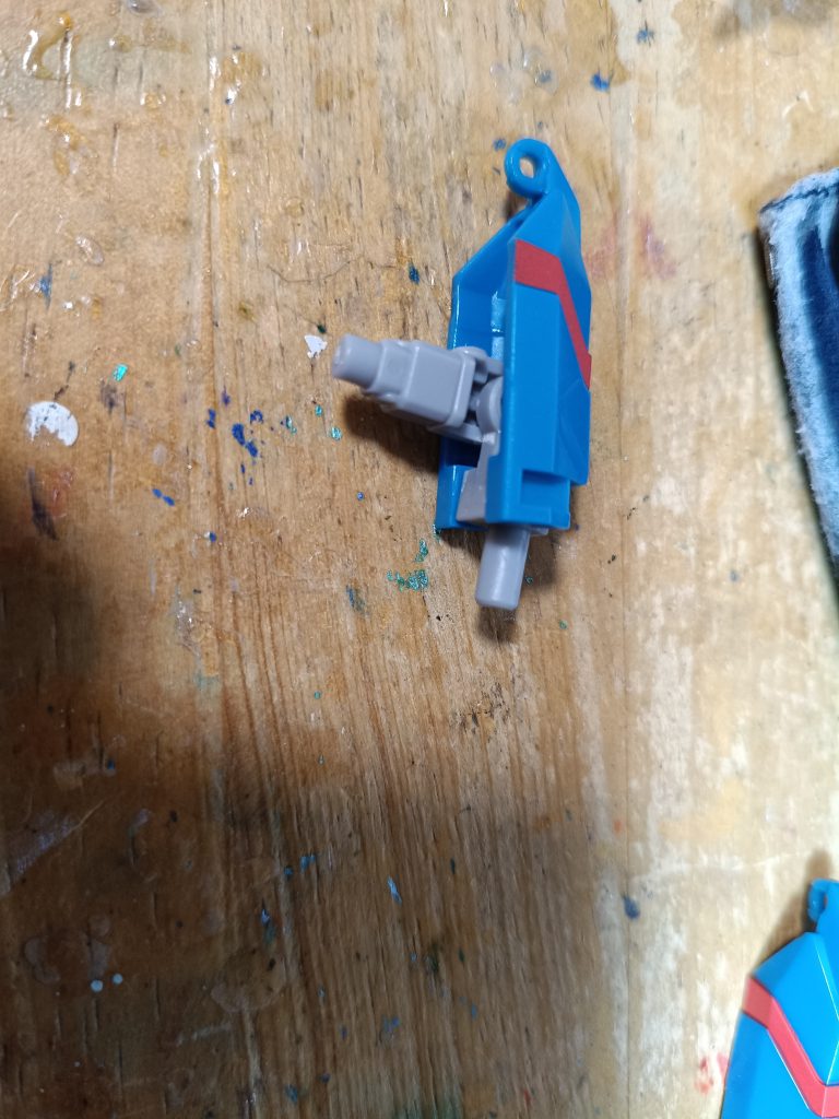 あと今ファイガー用の肩パーツをgフレームにつけれるように改造中 まあ今のEZ8は肩パーツがHGライフリの肩のボールジョインを使ってるからこの肩パーツもボールジョインが入る穴を探さないと