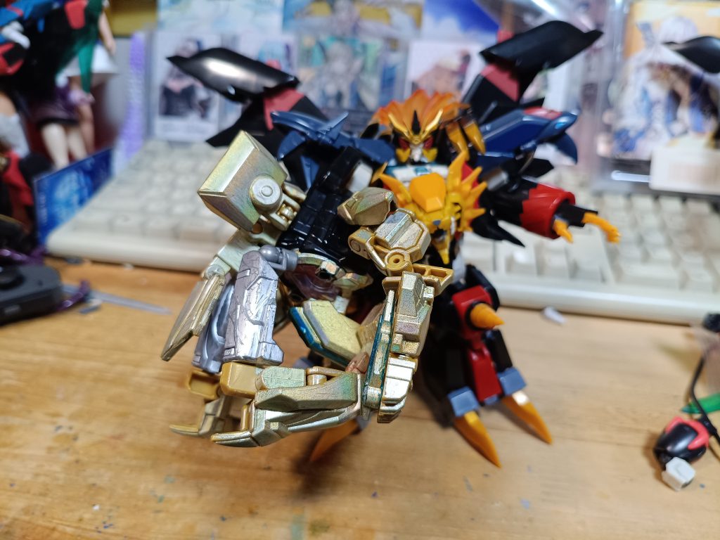 ということでなんかゴルデマーグぽいのいないかなと探してたら食玩テガソードがいたので大型の手になってもらいました　しかし相変わらずEZ8ようそが消えてますということで合体解除