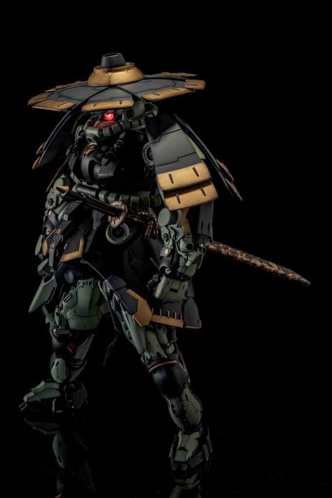 正面メインはPGザクでそこに笠と肩部のラビアンローズ、腰のHY2M 1/60リック・ドム等色々混ぜてます。PGザクでのミキシング&和風ザクはずっとやってみたかったので今回せっかくならGBWCでいこうと思い挑戦してみました。※2025,9/24 追記PGドムと表記していましたが、正確には