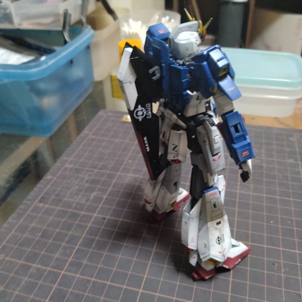 製作ストーリーにあげようか迷いましたが！取り敢えず！復帰した事を形にしようと上げました！😄トップコートはまだやってないので厳密に言うと完成では無いので！ギリギリ完成投稿にはならないと思います！😄😄トップコートは同時進行していた補修パーツのデカール貼りが終わってから一緒にやろうと思ってます！さすがに昨日の今日で左手の感覚と言いますが強弱の使い方が凄く難しく感じましたが！確信しました！これはリハになりますね！、😄補修デカールは夜にやろうと思いますので！完成投稿はそれ以降に投稿します！今回は当然破損もなく宣言通りにウェイブライダーにも変形させますので！投稿しましたらお時間がある時に観覧宜しくお願いします！😀ちなみに一枚だけPGザクのスジ彫り入れ直し、再塗装とデカール貼り終わってるので取り敢えず！載せたりしてみます！😄これもトップコートはまだです！トップコートすると色も深みが出ると思います！😄（4枚目）