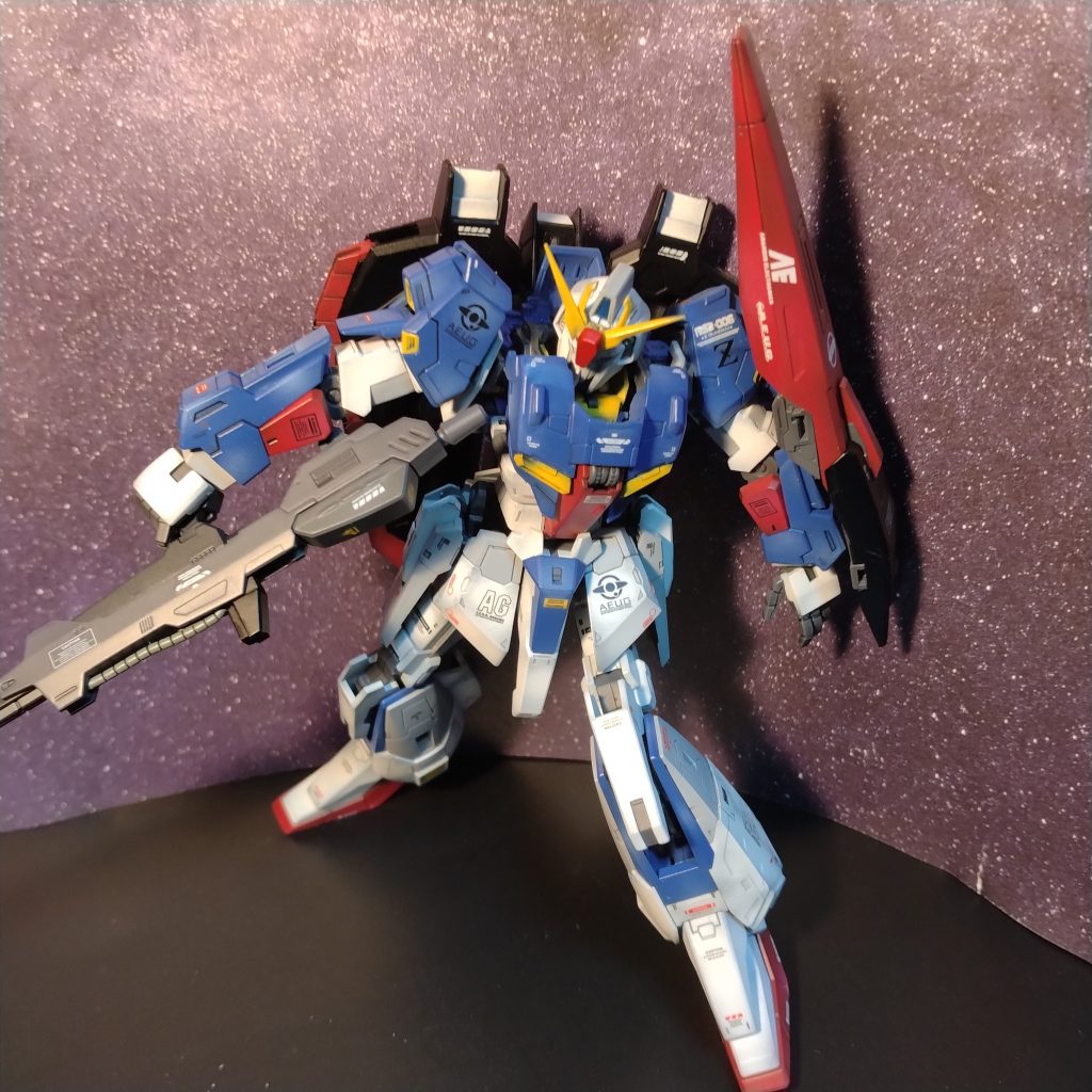 RGゼータガンダムでした!とにかく、作るのにはちょっと慣れたとは言え、やはり取り扱いが困難なため私個人の意見としてはオススメするキットとは言え無いです!😄😄私は前から言ってますがゼータはHGが一番だと思ってます!😄まぁ取り扱いより精密さ重視の方には勿論このRGゼータも良いと思いますが!プラモデルとは本来は立体物を復元して手元に置いて見て楽しむ物なので!強度は求めては行けないのかも知れませんね!😄結果的に3回連続もゼータを投稿してしまい飽きたと思います!すみません!🙏次の製作はまだ特に決めてませんが、忘れられない内に何か作ろうと思います!😄😄それではここまで観覧して頂き有難う御座いました!次も何か作りましたら観覧宜しくお願いします!😀