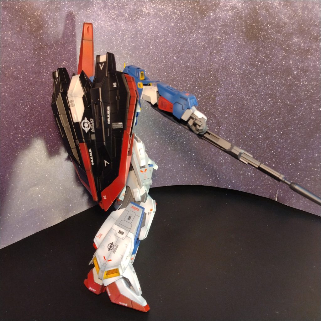 ほとんど前回のゼータと同じ塗装ですが、若干色物はグラデーションを軽くしてます!