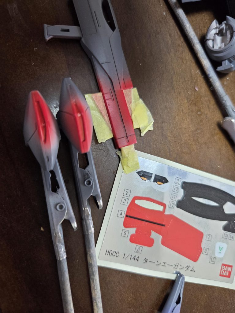 ホイールシールが付いてるところは、このシールをマスキング代わりに使うと。塗り分け楽になるんでおすすめです