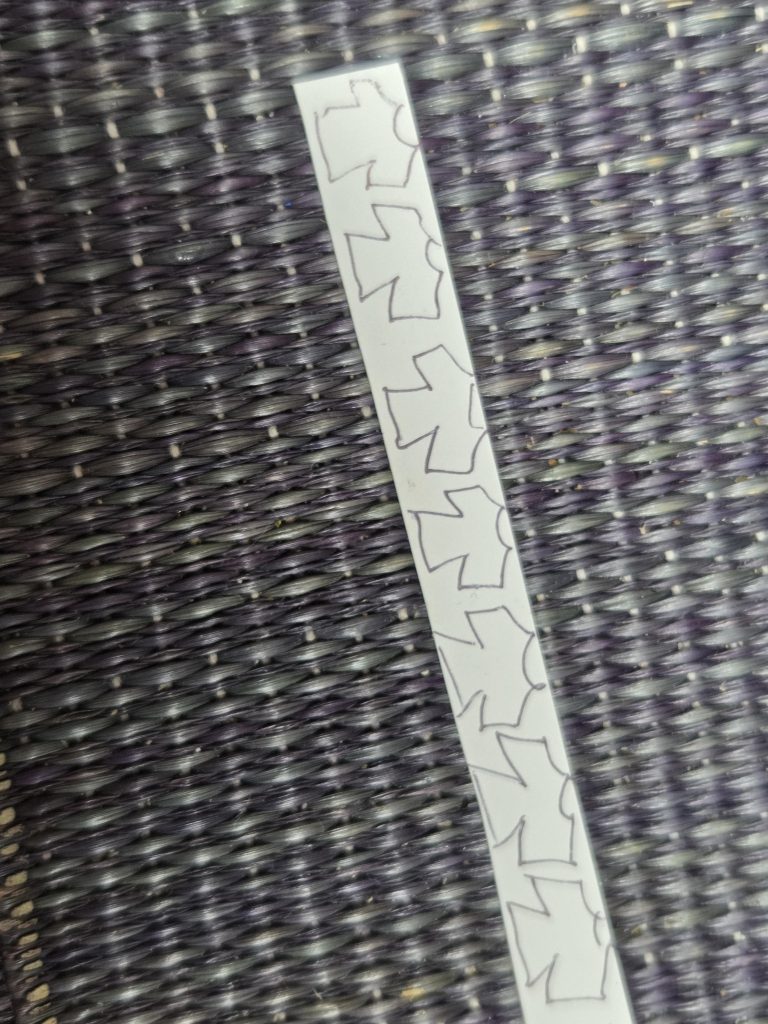 紙に、Tシャツ書いて切り取っただけのお手軽仕様です(笑)