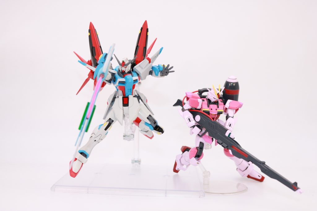 …そうだな、今の俺たちは昔とは違う。あれから少しずつ変わってきたんだ。フェストゥム、お前たちに奪わせない!一騎たちの明日も…甲洋の明日も!! 黒岩cookie先生のガナーインパルス(ルナインパ)とザフトレッドコンビネーション風に。作っててお二方の配色センスの素晴らしさを痛感しました。スパロボux29話のザフトレッドコンビネーション解禁のやり取り大好き