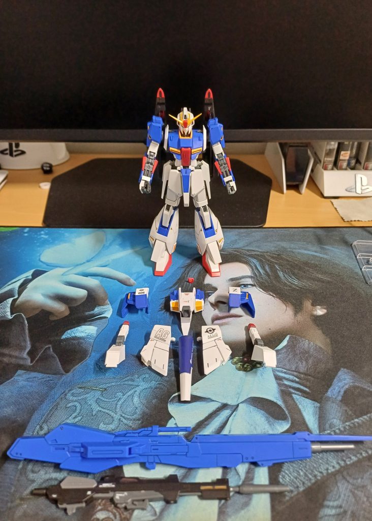 今回の改造のコンセプトは、ガンダムフィックスピギュレーション(以下、ガンダムフィックス)のフルアーマープロジェクトを収集していた時期だったので、ガンダムフィックス式部品換装を可能にすることでした。 本体自体への改造よりも、本体の既存の構造を利用するために努力し、それなりに作業に成功したと思います。