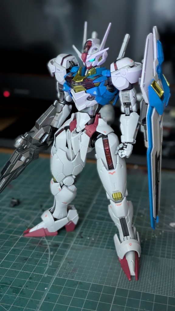 作品名：フルメカエアリアルやっと再販来たよ<p>マーキングシールマジでめんどいけど終わった。あとはスミ入れトップコートのみ。 割れないでね。</p>
