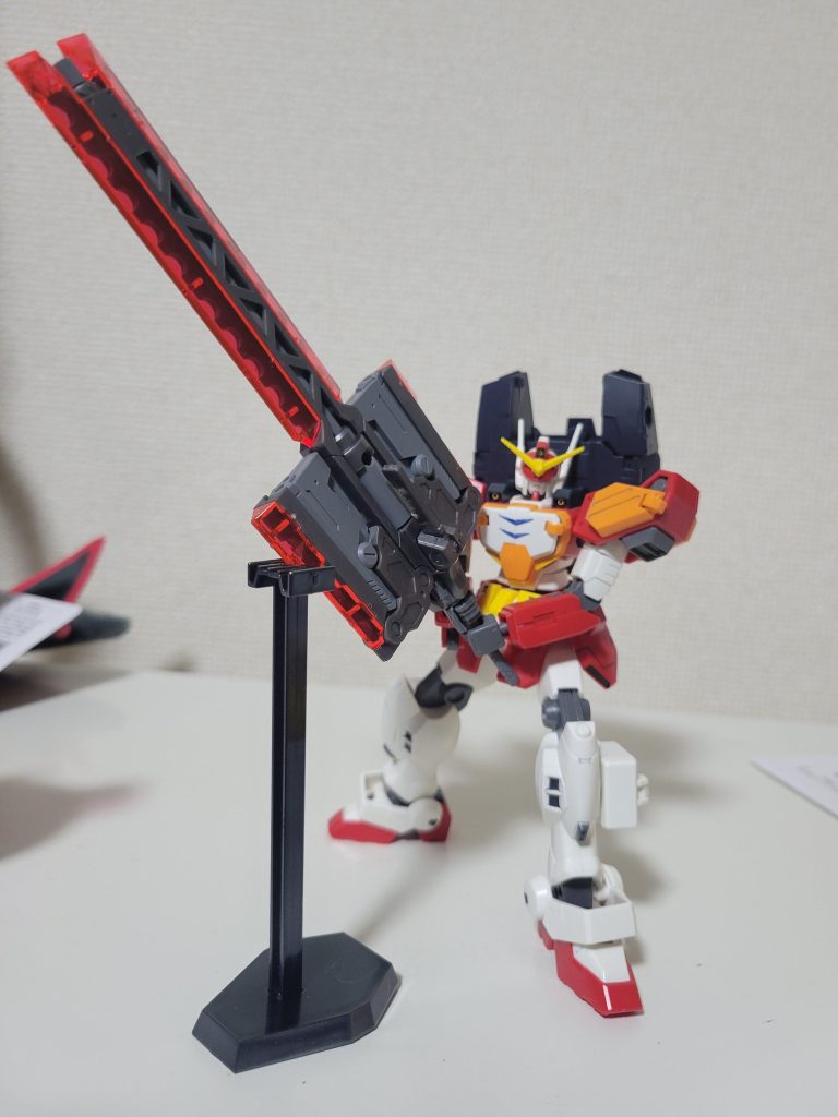 ビームランチャーにも大剣にもなる複合兵器。