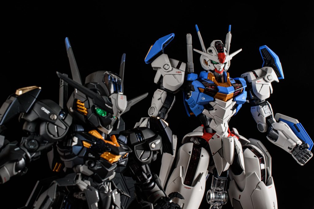 以前作成したフルメカニクスのエアリアルとパシャリ📸MGSDのエアリアルを触った後に1/100を触ると、なんかサイズ感がバグって「足こんなに長かったか…?」など感じ、とても不思議な体験になりましたꉂ🤣𐤔 ここまでご覧いただき有難うございました🐶