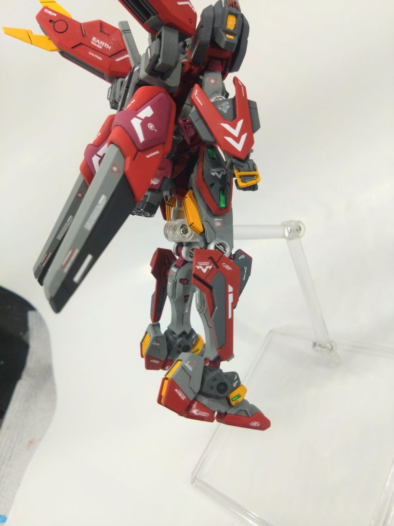 靴がデカイ。ちょっと気に入ってます。右腕に貼ったデカールがダイソーみたいになってしまった⋯