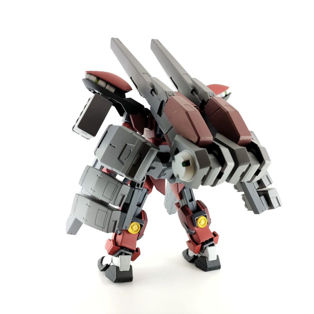 RND-314 カラストロティガンダムは、カラミティガンダムにGNドライヴを組み込んで改造された機体です。本体の動力とは別に、武装それぞれに個別のGNドライヴを割り振ることで、弾数やエネルギー管理の問題を解決した、射撃ボタン連打で戦える機体です。