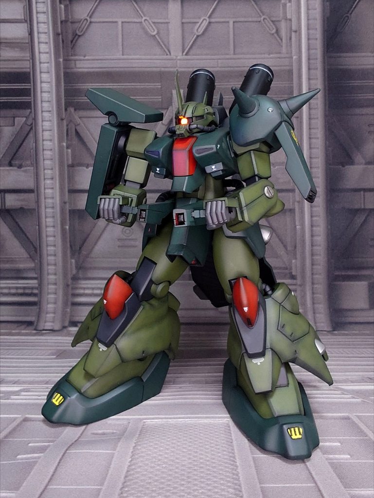 プラモ作るまで、スカートにビームキャノン付いてるとか後側が長いなんて知らなかったよ😆