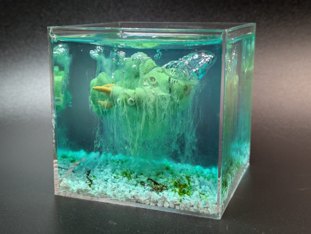 泡が出ないように硬化前に半日置いておいたのですが、硬化の熱で泡が出るようです。